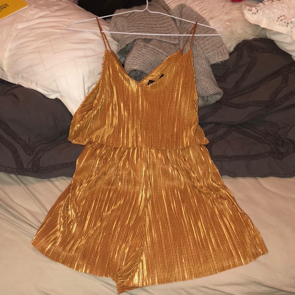 Small forever 21 gold sparkly romper ever worn